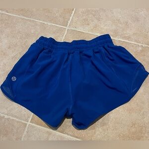 Lululemon hottie hot shorts 2.5inch low rise size 2 royal blue